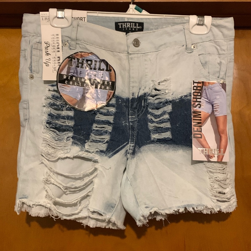 NWT Thrill Jeans Size 9 High Rise Push Up Distressed Jean Shorts